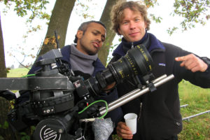 Unterwegs für die Filmproduktion Karlsruhe mp-film Die Kameramänner Kumaran Herold und Andre Pfennig mit einer großen Filmkamera