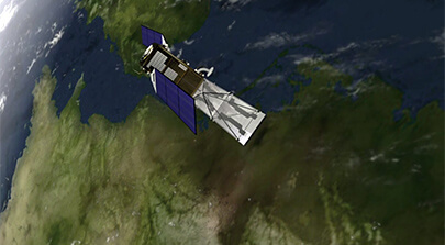 Das Bild zeigt eine 3D Animation eines Satelliten der um die Erde kreist. Screenshot aus einem Eventfilm der Filmproduktion Karlsruhe mp-film für die Preisverleihung des RAG Forscherpreises.