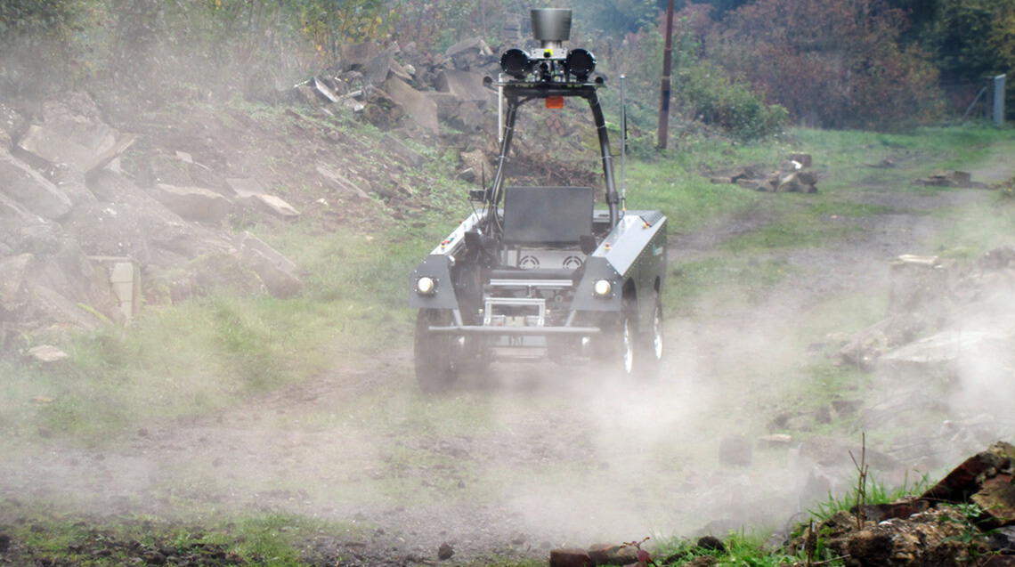 Fraunhofer IOSB Rettungsroboter im Übungseinsatz im Feld Filmproduktion Karlsruhe